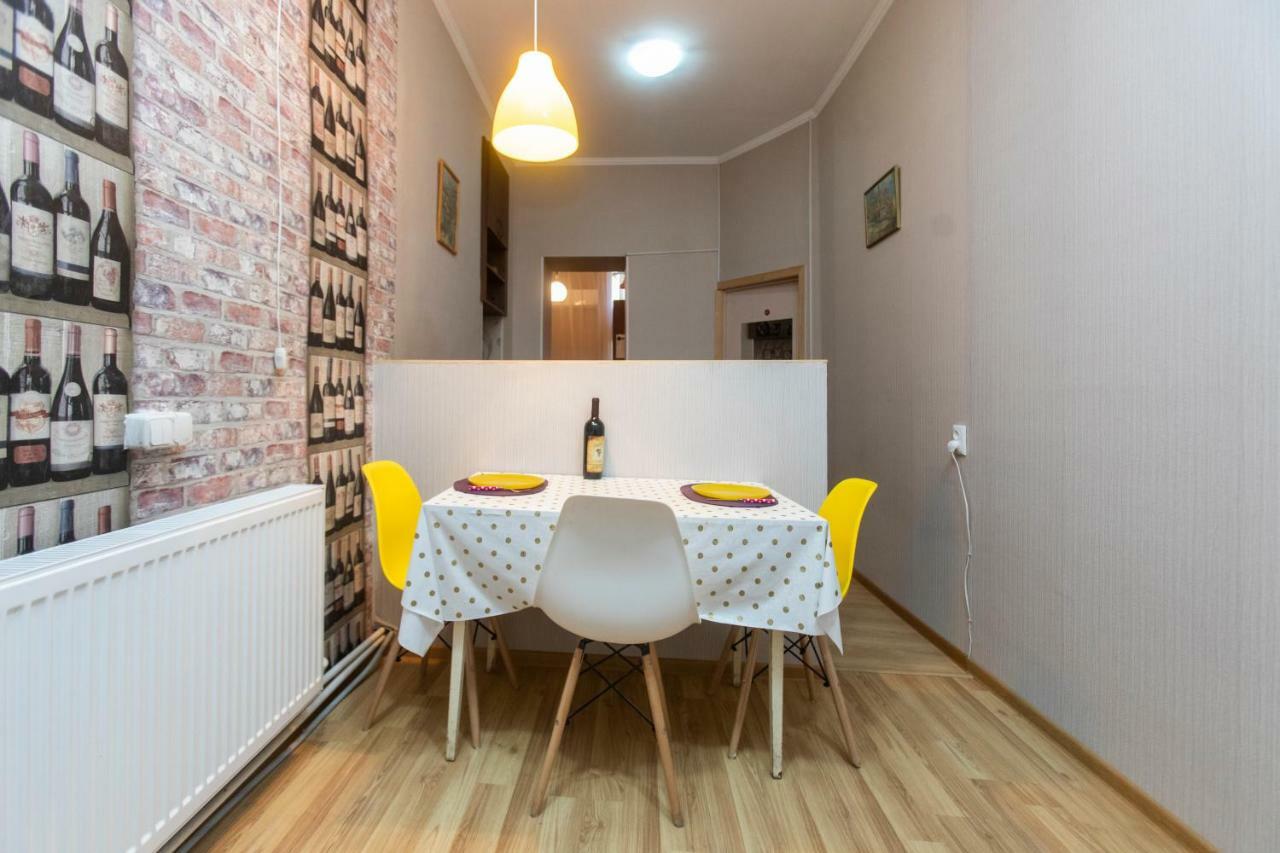 Minimalist Studio Walking Distance To City Centre Apartment Tbilisi Luaran gambar